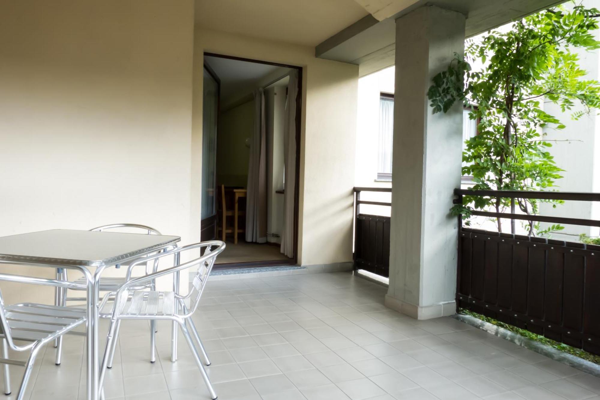 Hotel Valdotain Villeneuve Bagian luar foto