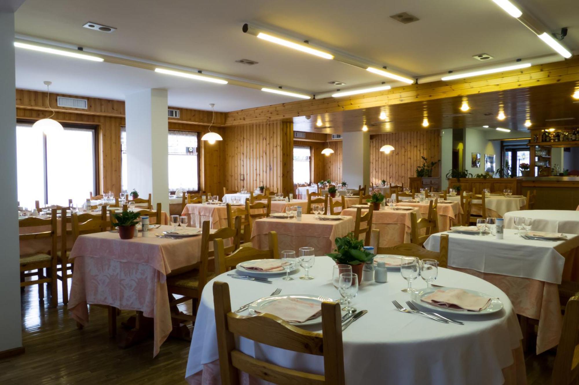 Hotel Valdotain Villeneuve Bagian luar foto