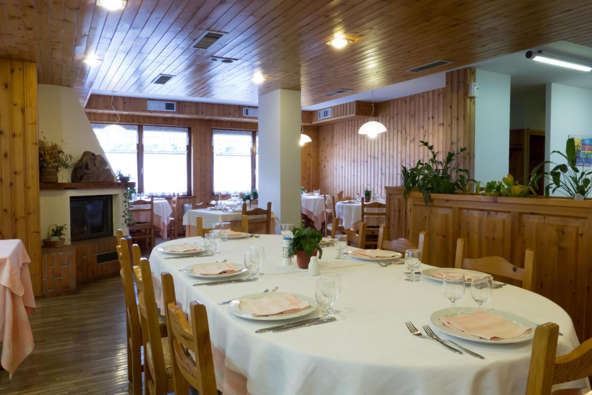 Hotel Valdotain Villeneuve Bagian luar foto