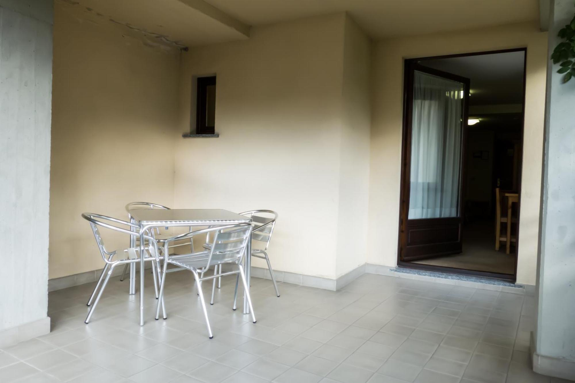 Hotel Valdotain Villeneuve Bagian luar foto