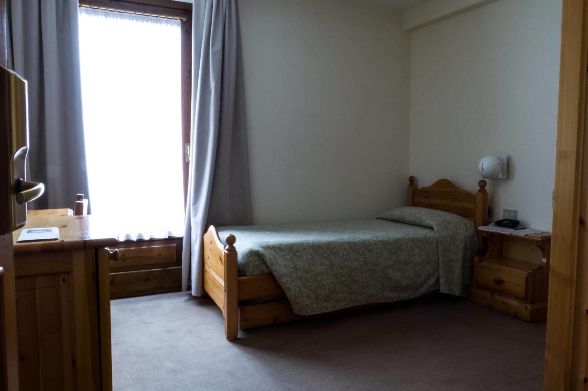 Hotel Valdotain Villeneuve Bagian luar foto