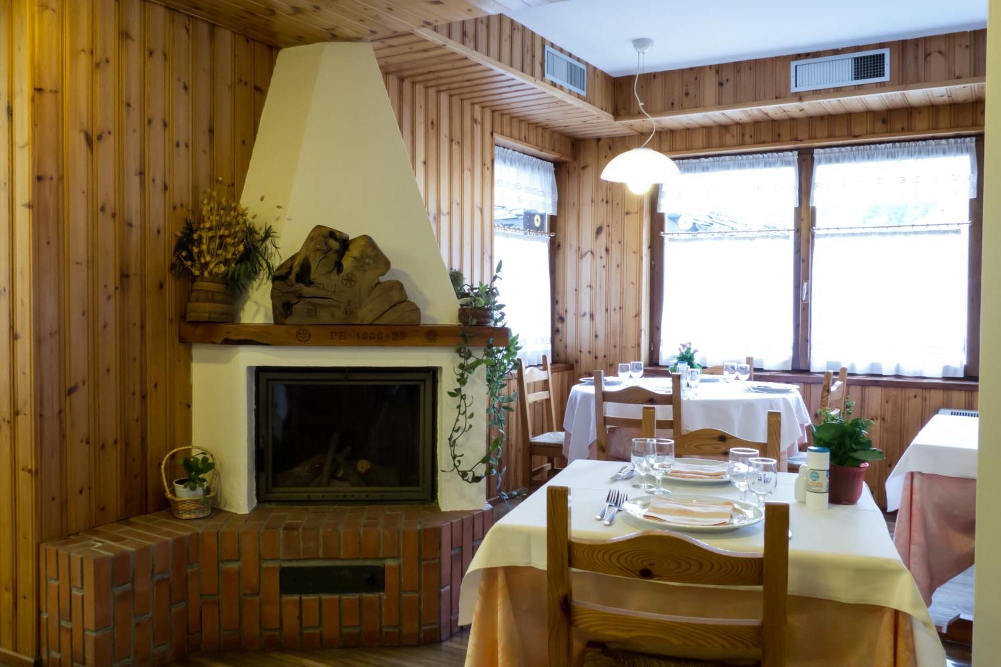 Hotel Valdotain Villeneuve Bagian luar foto