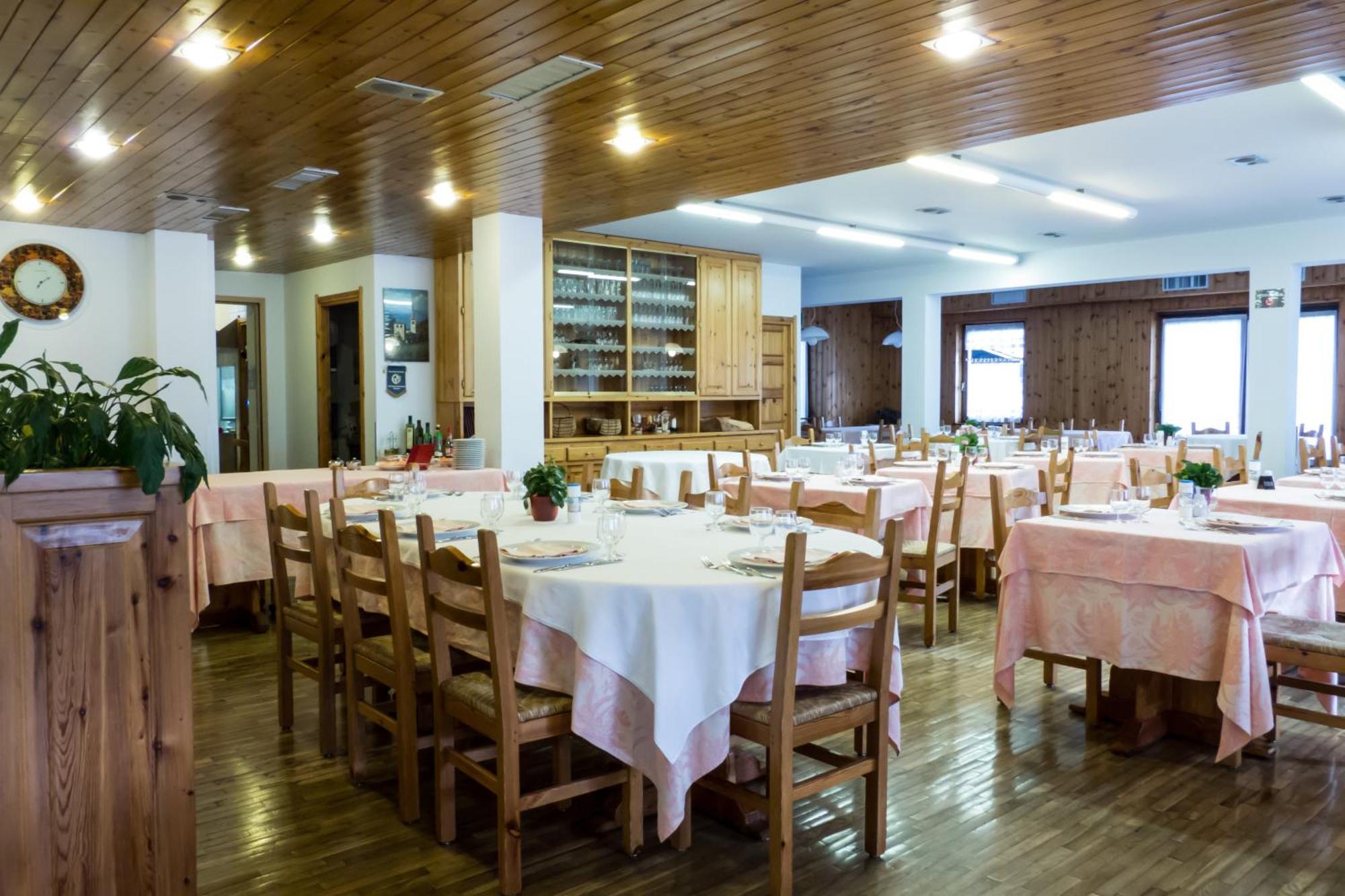 Hotel Valdotain Villeneuve Bagian luar foto