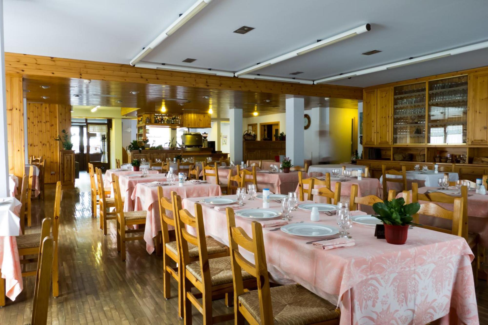 Hotel Valdotain Villeneuve Bagian luar foto