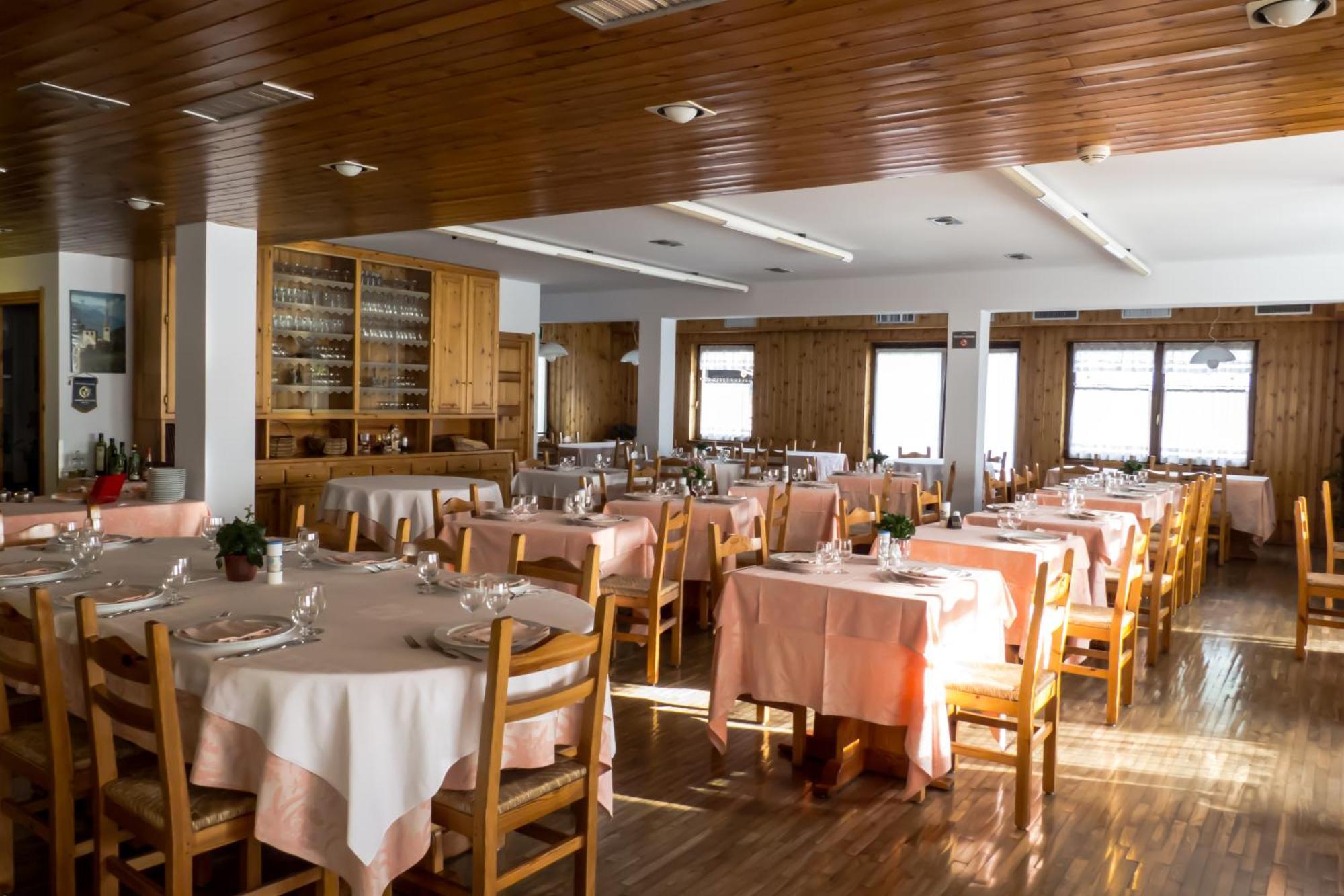 Hotel Valdotain Villeneuve Bagian luar foto