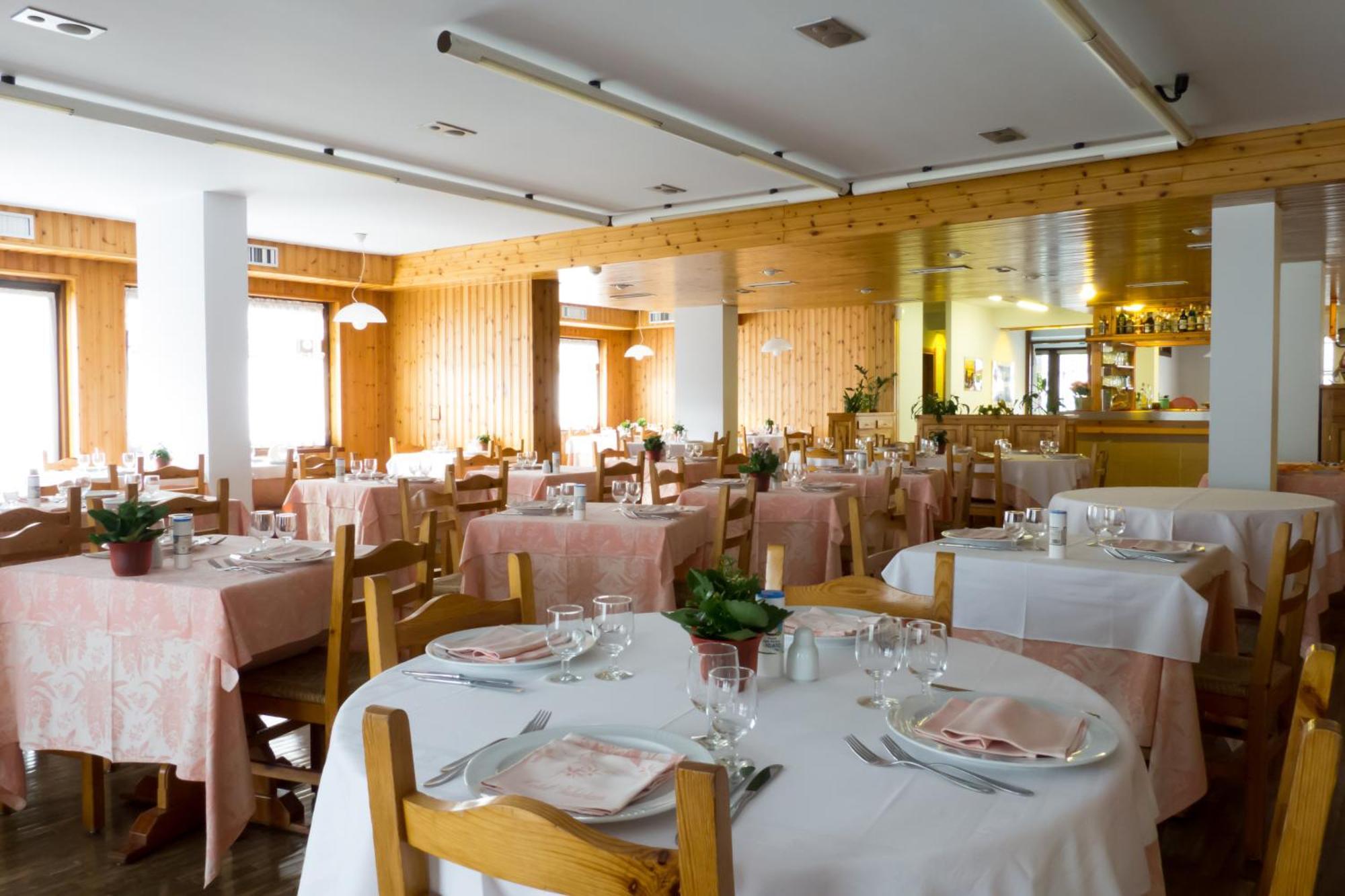 Hotel Valdotain Villeneuve Bagian luar foto