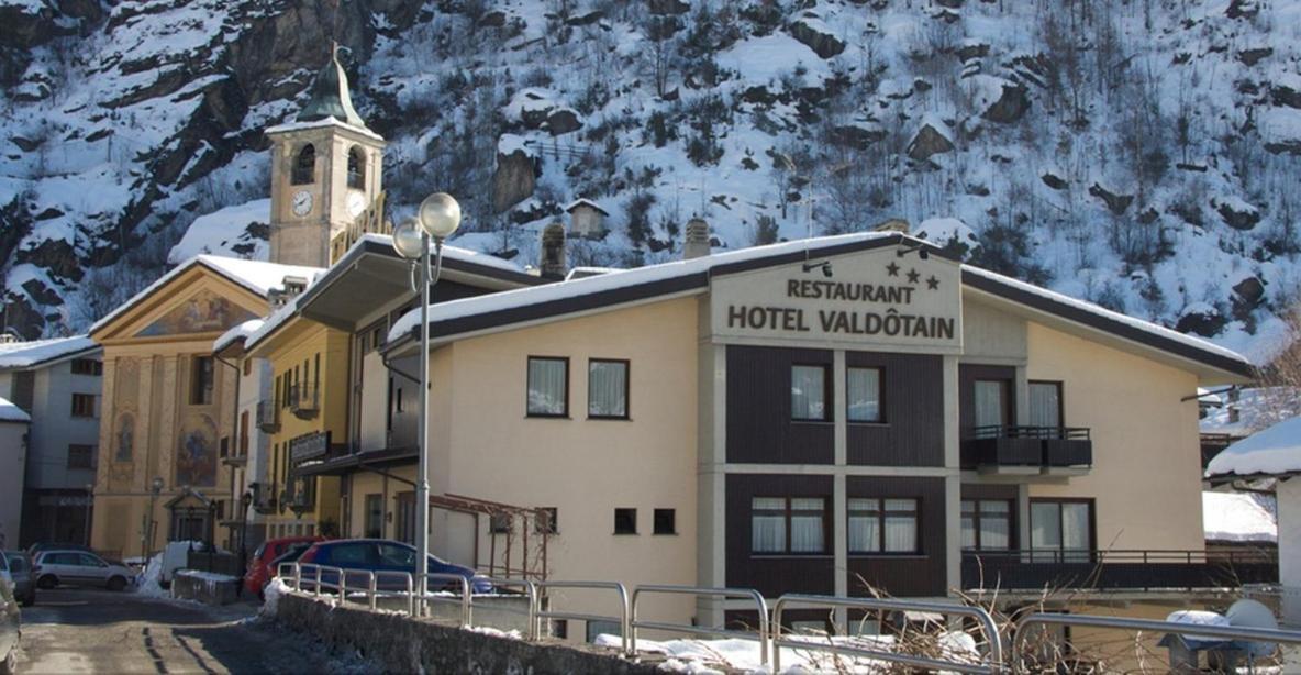Hotel Valdotain Villeneuve Bagian luar foto