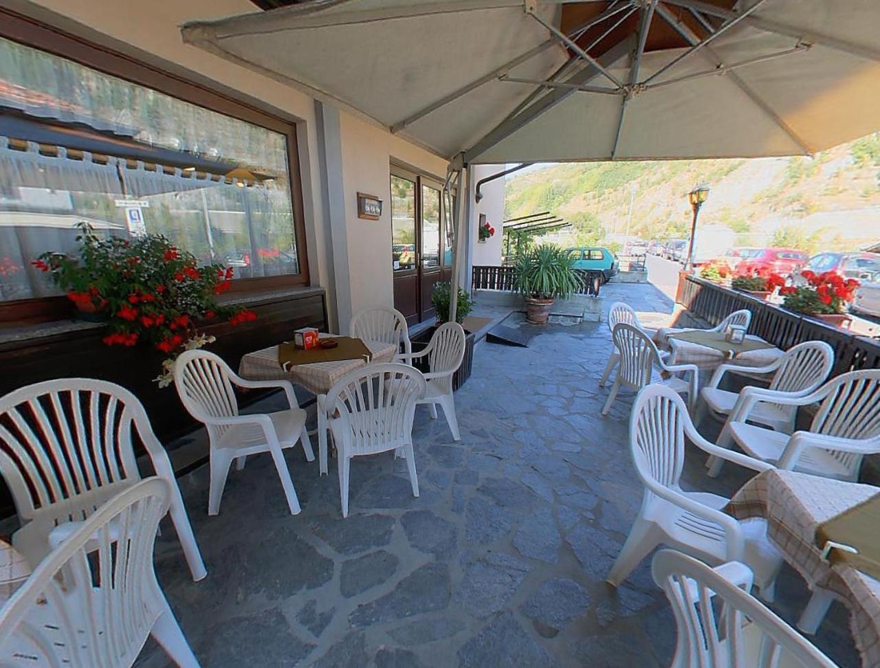 Hotel Valdotain Villeneuve Bagian luar foto
