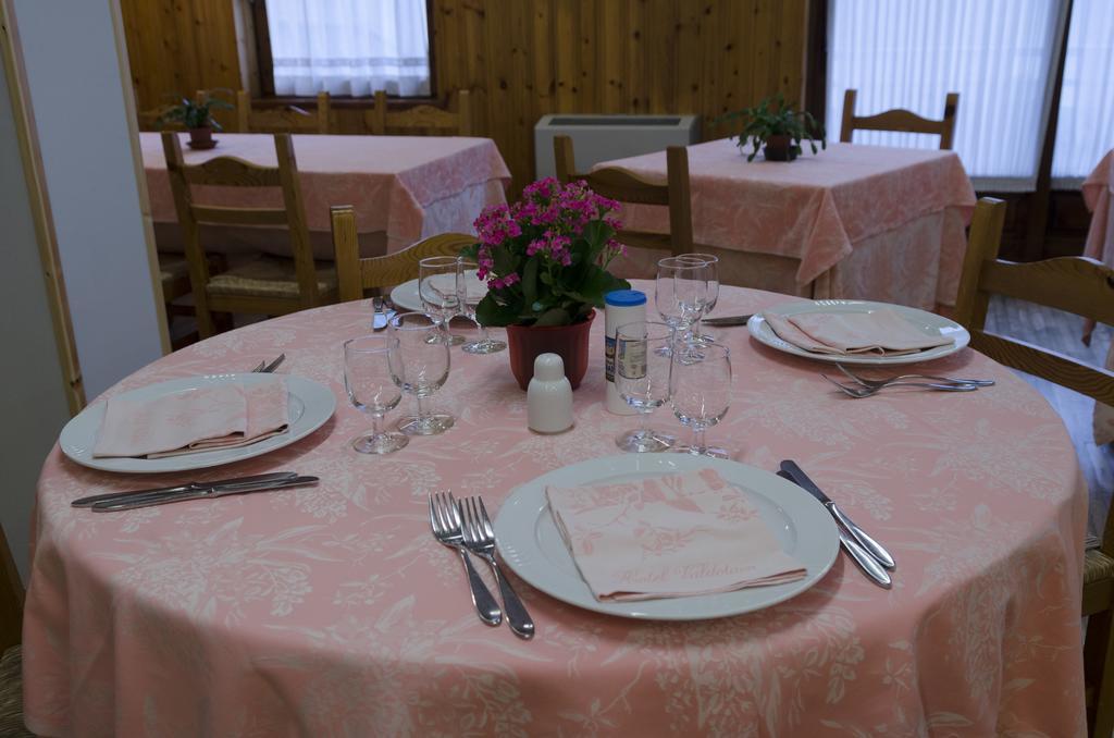 Hotel Valdotain Villeneuve Bagian luar foto