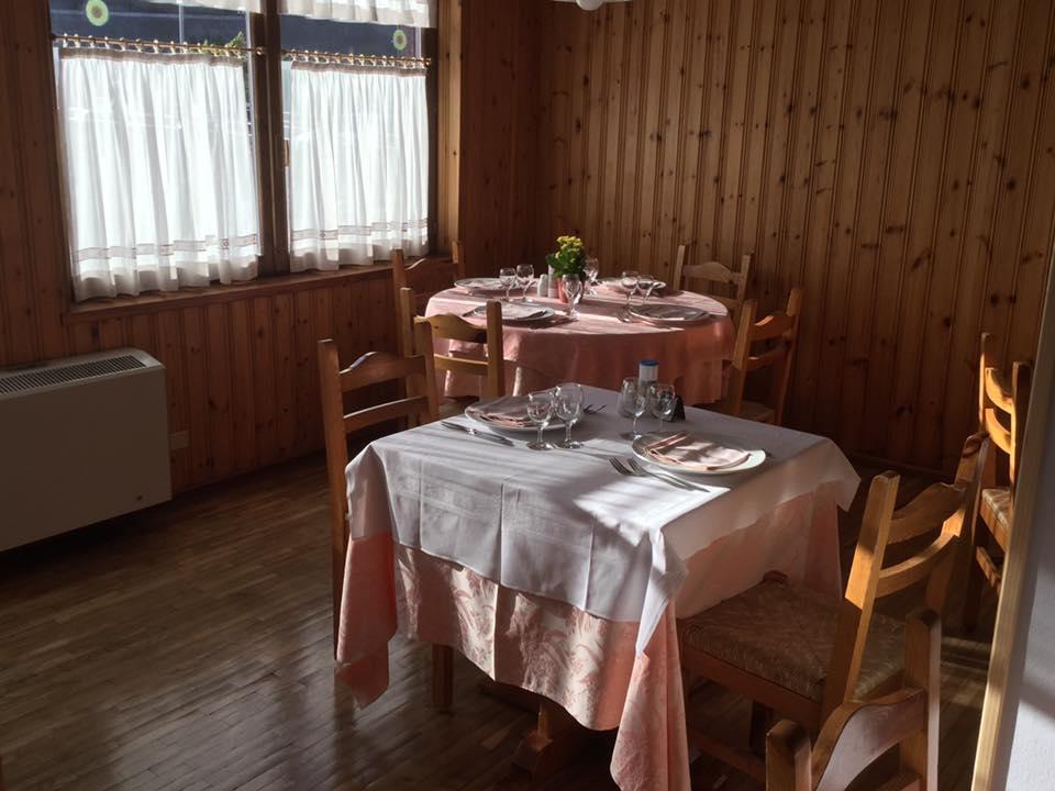 Hotel Valdotain Villeneuve Bagian luar foto