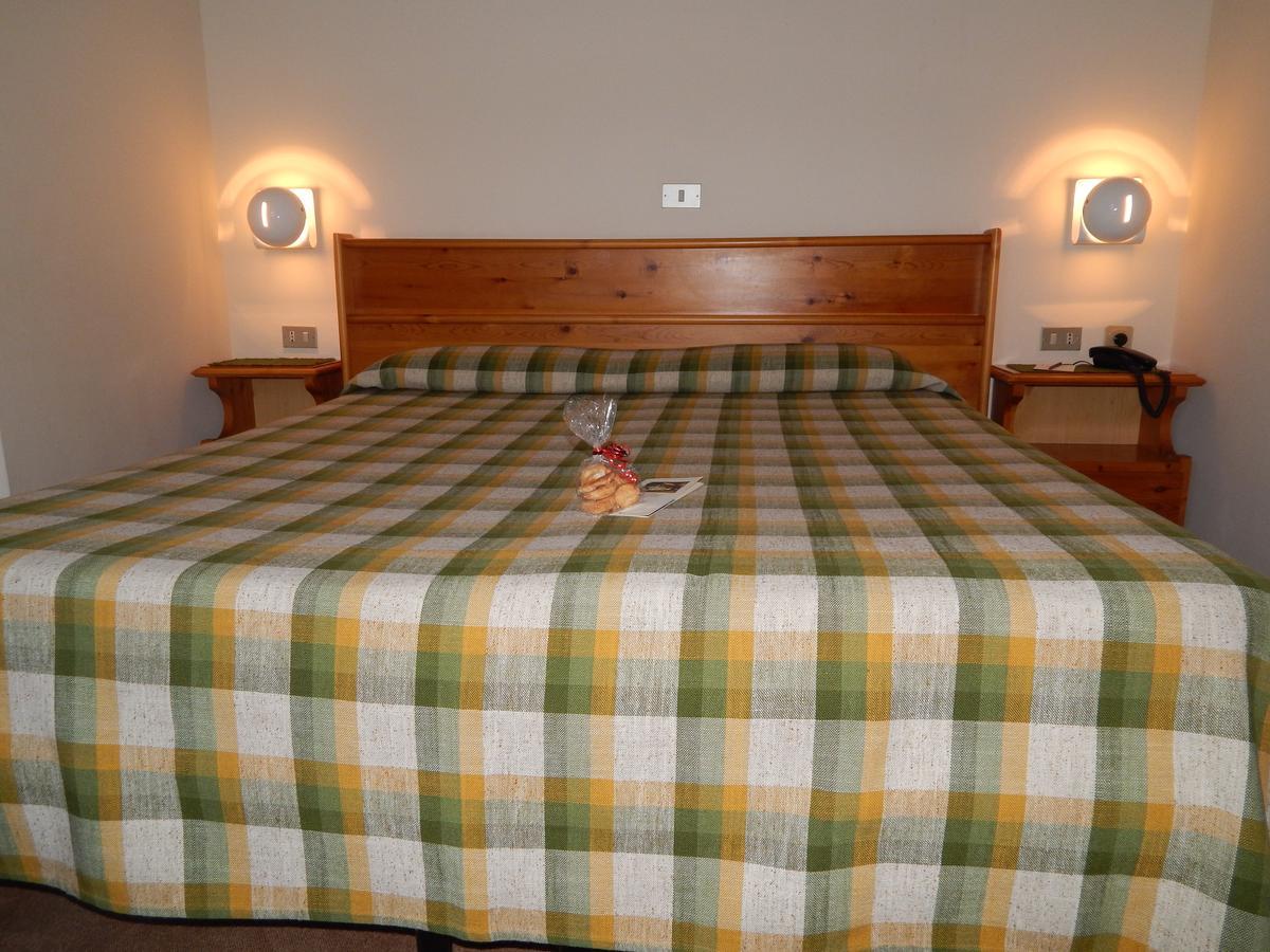 Hotel Valdotain Villeneuve Bagian luar foto