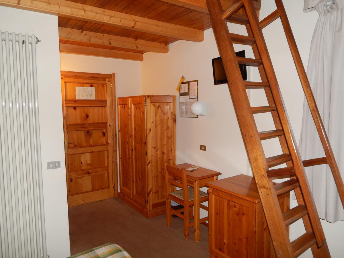 Hotel Valdotain Villeneuve Bagian luar foto