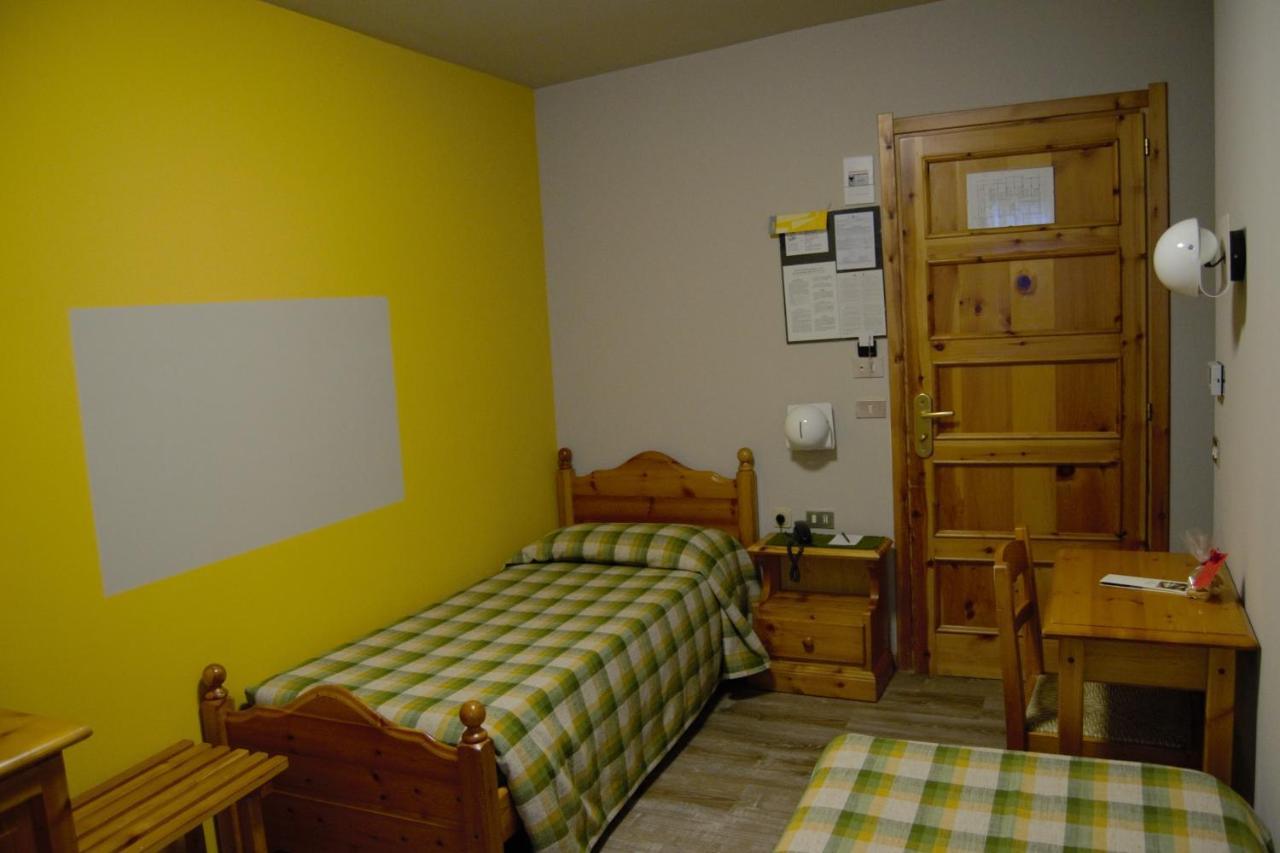 Hotel Valdotain Villeneuve Bagian luar foto