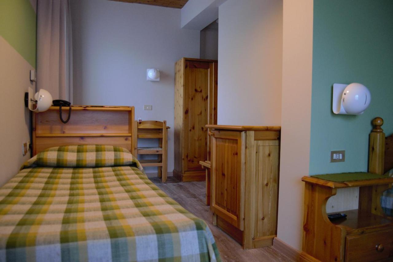 Hotel Valdotain Villeneuve Bagian luar foto