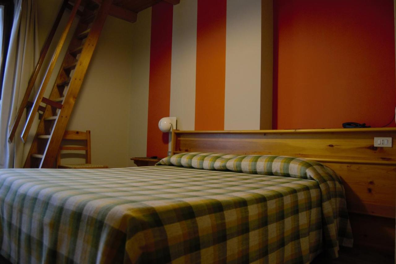 Hotel Valdotain Villeneuve Bagian luar foto