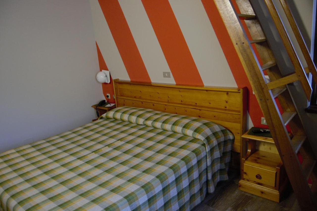 Hotel Valdotain Villeneuve Bagian luar foto