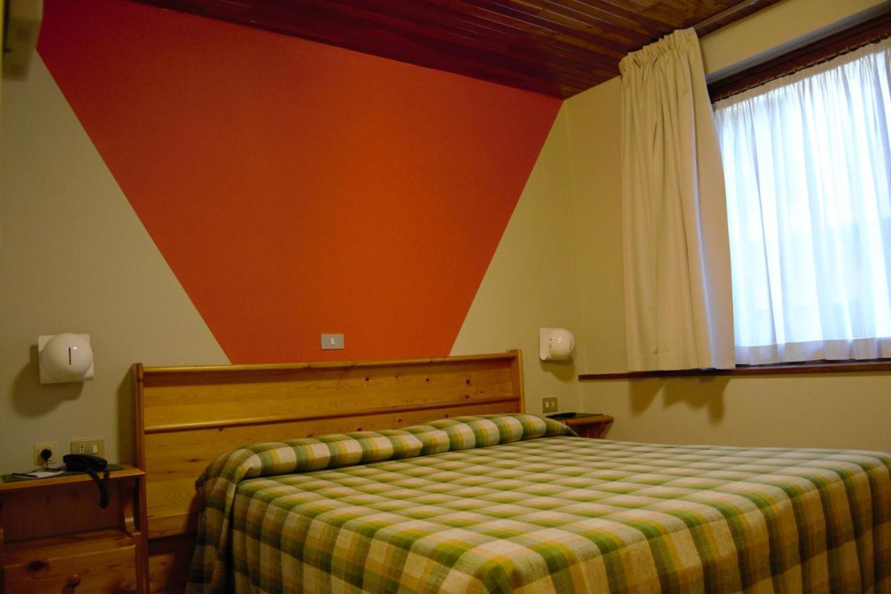 Hotel Valdotain Villeneuve Bagian luar foto